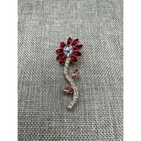 Monet Gem Flower Pin Red and Pink on Gold-tone Grandma Style - Picture 2 of 10